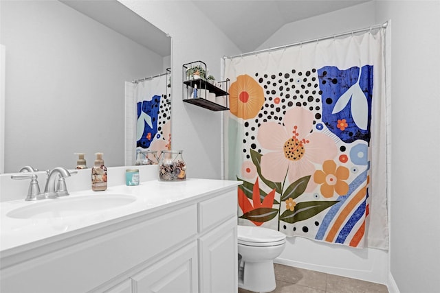 full bath featuring vaulted ceiling, tile patterned flooring, toilet, vanity, and shower / tub combo with curtain