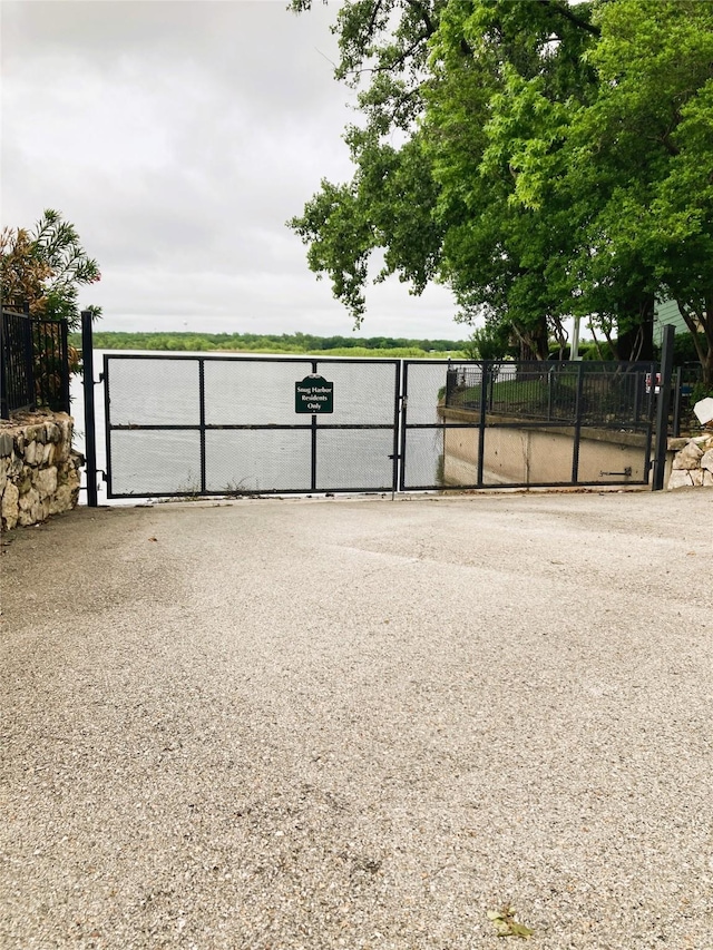 672 Harbor Dr, Azle, TX 76020 - garage with a gate