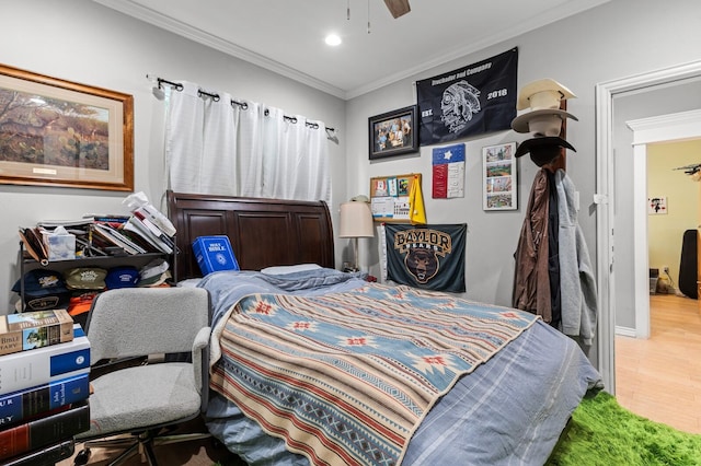 bedroom with baseboards, ornamental molding, a ceiling fan, and recessed lighting