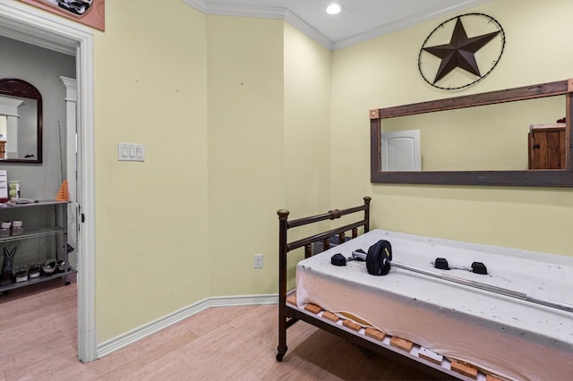 bedroom featuring crown molding, recessed lighting, baseboards, and wood finished floors