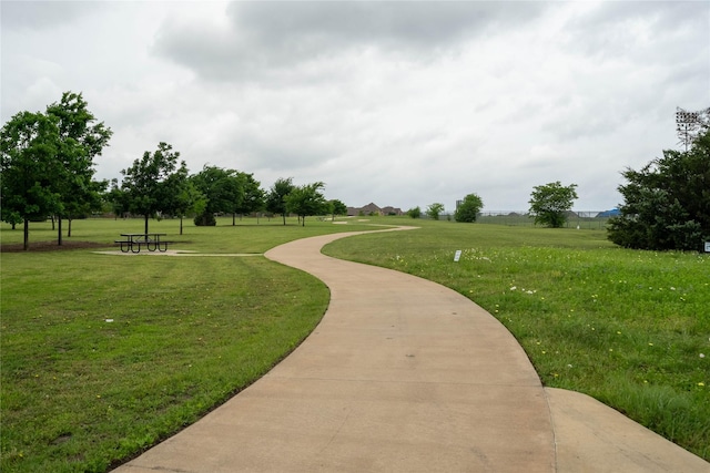2308 Topaz Dr, Rockwall, TX 75087 - surrounding community with a yard