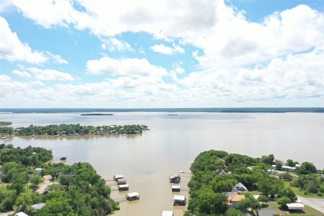 407 S Lakewood Cir, Lake Bridgeport, TX 76426 - aerial view of a nearby body of water