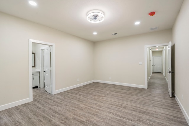 518 S Cockrell Hill Rd, Cockrell Hill, TX 75211 - unfurnished room with baseboards, recessed lighting, light wood finished floors, and visible vents