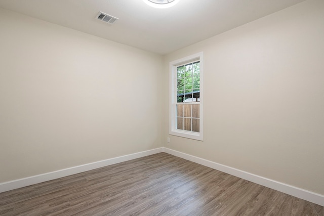 518 S Cockrell Hill Rd, Cockrell Hill, TX 75211 - empty room with baseboards, visible vents, and wood finished floors