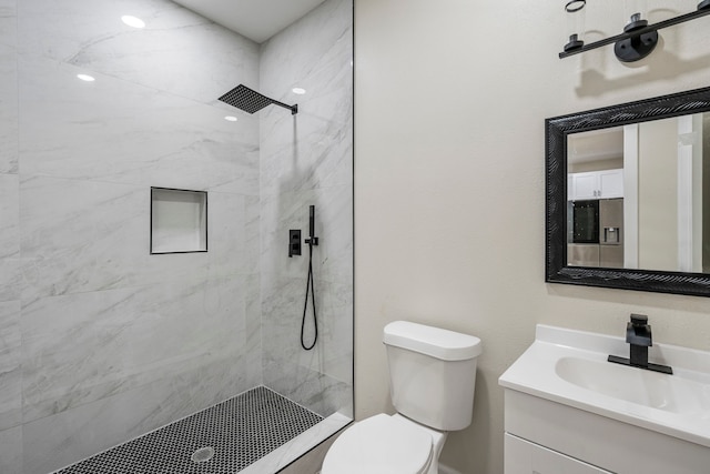 518 S Cockrell Hill Rd, Cockrell Hill, TX 75211 - full bathroom featuring vanity, toilet, and tiled shower