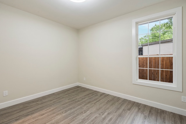 518 S Cockrell Hill Rd, Cockrell Hill, TX 75211 - empty room with light wood-style floors and baseboards