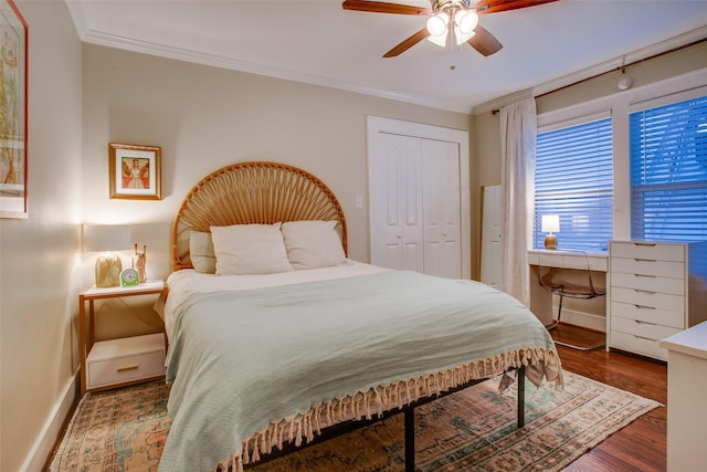 1635 Taft St, Dallas, TX 75208 - bedroom with crown molding, wood finished floors, baseboards, and ceiling fan