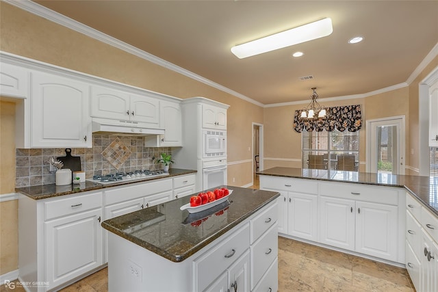 2320 Hidden Cv, Haughton, LA 71037 - kitchen featuring ornamental molding, white appliances, under cabinet range hood, a chandelier, and tasteful backsplash