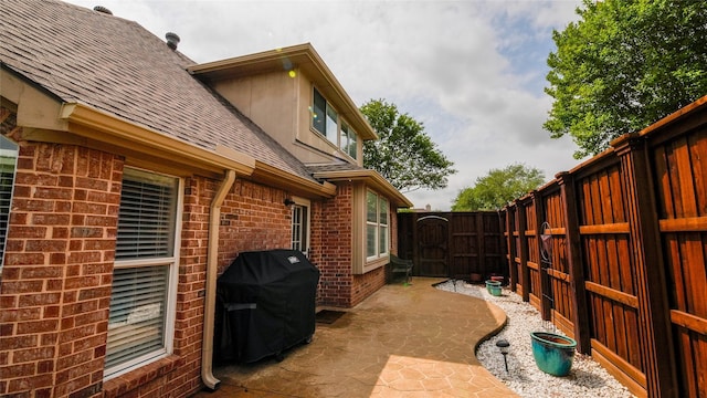 view of yard featuring a fenced backyard and a patio area