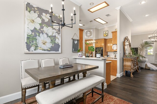 dining space featuring an inviting chandelier, ornamental molding, visible vents, baseboards, and dark wood-style floors