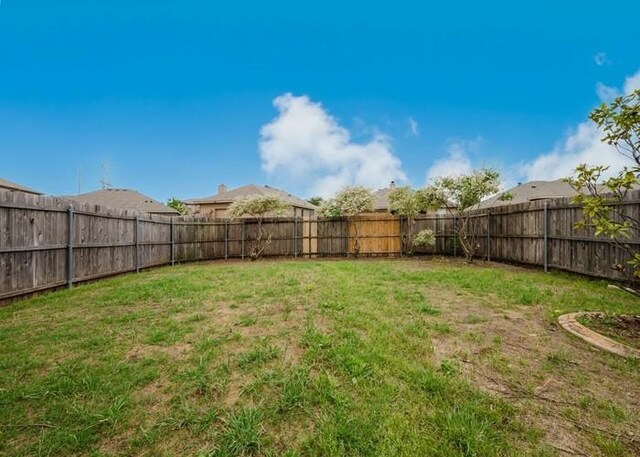 view of yard featuring a fenced backyard