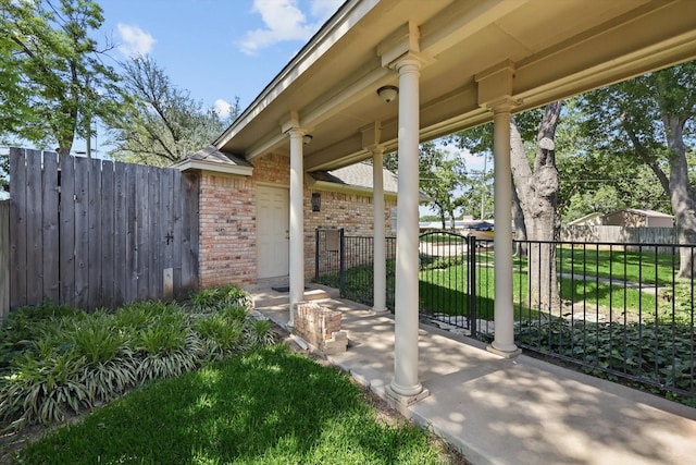 8913 Sunrise Point Ct, Fort Worth, TX 76135 - view of patio / terrace