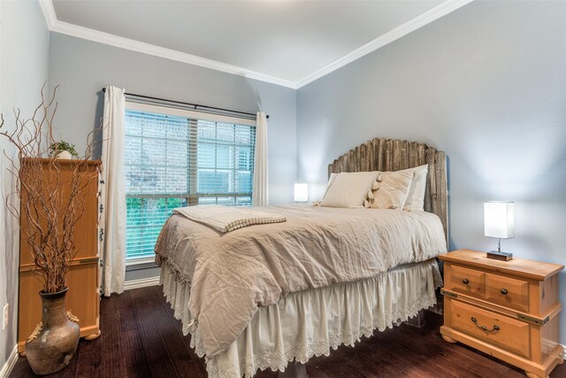 workout room with plenty of natural light, baseboards, ceiling fan, and wood finished floors