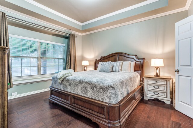 ensuite bathroom featuring visible vents, a sink, tile patterned flooring, and ornamental molding