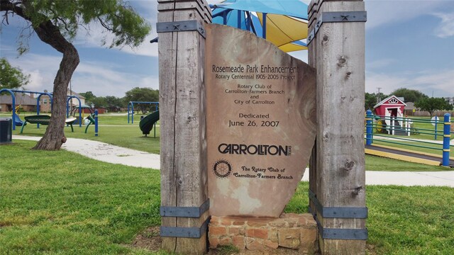 community / neighborhood sign with a yard