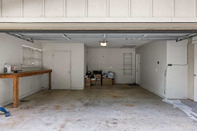 603 Sunnyvale Ln, Fairfield, TX 75840 - garage with a garage door opener