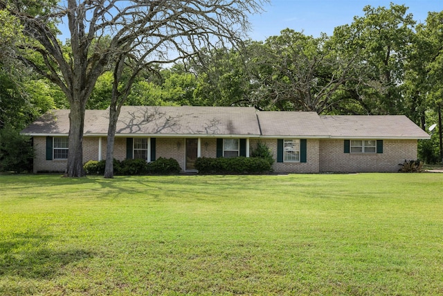 603 Sunnyvale Ln, Fairfield, TX 75840 - single story home with brick siding and a front yard