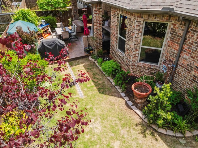 view of yard featuring fence