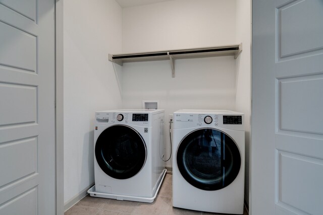 4402 Cypress Thorn Dr, Arlington, TX 76005 - laundry room featuring independent washer and dryer, baseboards, and light tile patterned flooring