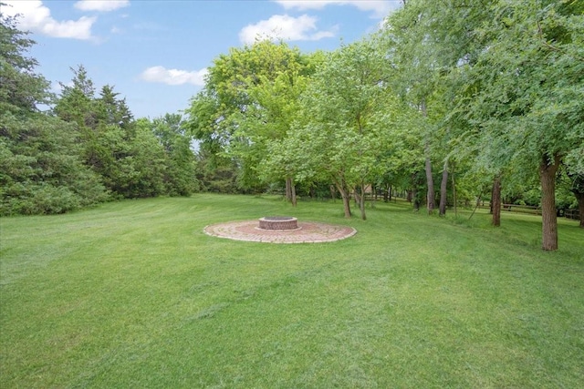 view of yard featuring an outdoor fire pit