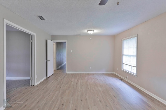 890 Sammons St, Abilene, TX 79605 - empty room featuring light wood-type flooring, a textured ceiling, baseboards, and visible vents
