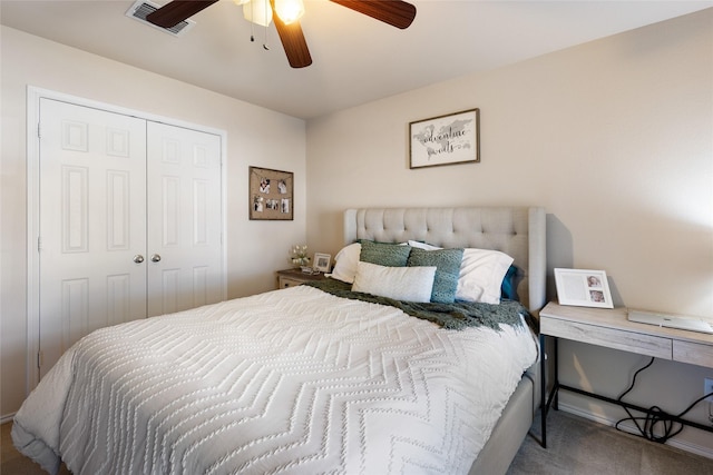 bedroom featuring a ceiling fan, visible vents, carpet, and a closet