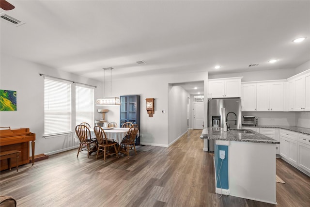 517 Williams Way, Van Alstyne, TX 75495 - kitchen with visible vents, an island with sink, stainless steel fridge with ice dispenser, a sink, and dark stone countertops