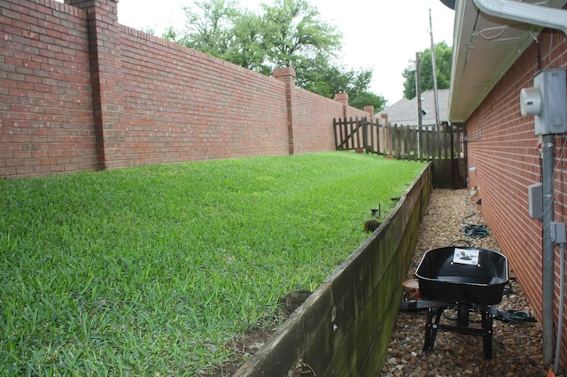 view of yard featuring a fenced backyard