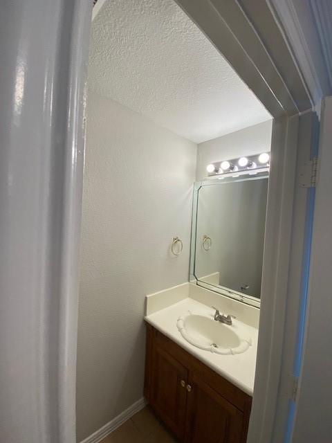 914 Gallant Fox Dr, Dallas, TX 75211 - bathroom with vanity and a textured ceiling
