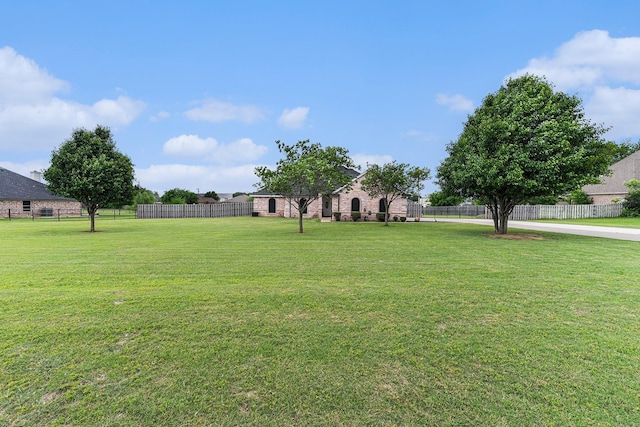 303 Valley View Ct, Rio Vista, TX 76093 - view of yard with fence