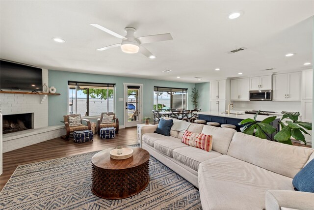 living room with recessed lighting, ceiling fan, visible vents, and dark wood-type flooring