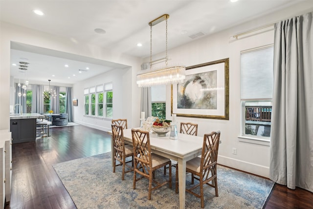 dining room with dark wood-style flooring, a notable chandelier, recessed lighting, baseboards, and visible vents