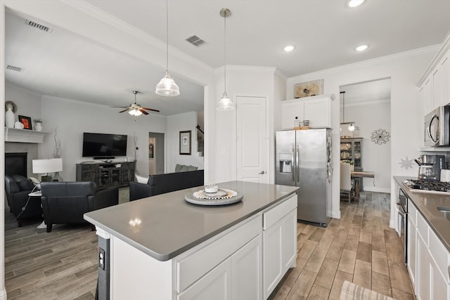 kitchen featuring visible vents, light wood-style floors, ceiling fan, and stainless steel appliances