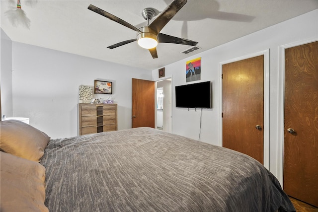 9008 Flicker Ln, Dallas, TX 75238 - bedroom featuring a ceiling fan