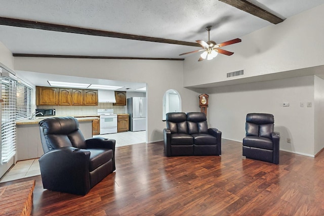 1907 Rambling Ridge Ln, Carrollton, TX 75007 - living area featuring vaulted ceiling with beams, ceiling fan, visible vents, and light wood-type flooring