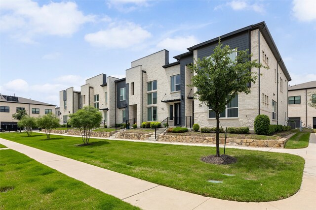 view of community with a lawn and a residential view