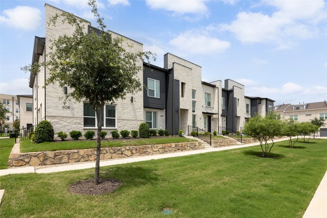 view of building exterior with a residential view