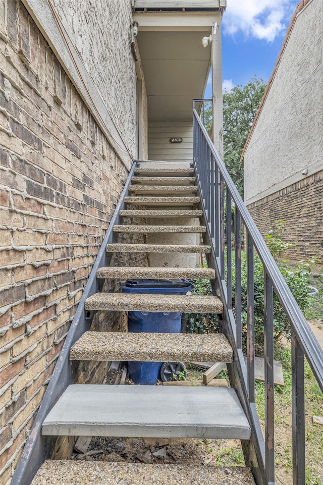 6026 Stoneybrook Dr, Fort Worth, TX 76112 - view of stairs