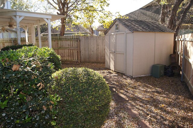 view of yard with an outdoor structure, a fenced backyard, and a storage unit