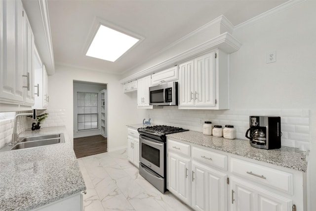 913 Vince Ln, Desoto, TX 75115 - kitchen featuring a sink, marble finish floor, tasteful backsplash, and stainless steel appliances