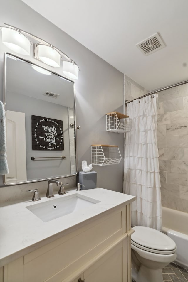 2206 Glasgow Dr, Trophy Club, TX 76262 - full bathroom featuring toilet, vanity, and shower / bath combo with shower curtain
