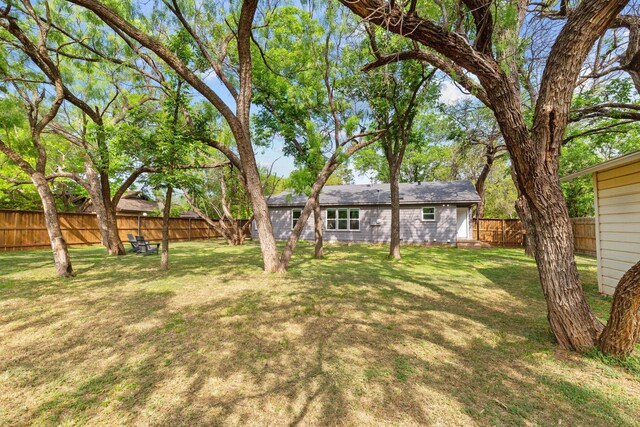 view of yard featuring a fenced backyard