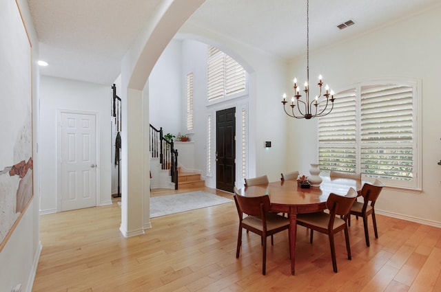 dining room with visible vents, plenty of natural light, and light wood-type flooring