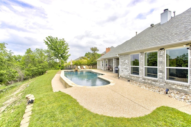 view of pool featuring a fenced in pool, a patio area, and a yard