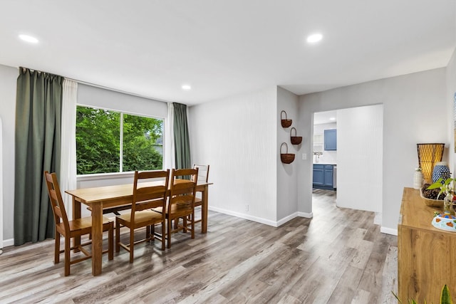 dining space featuring recessed lighting, baseboards, and light wood finished floors