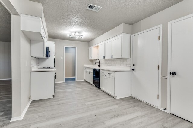 kitchen with tasteful backsplash, black appliances, light wood finished floors, and visible vents