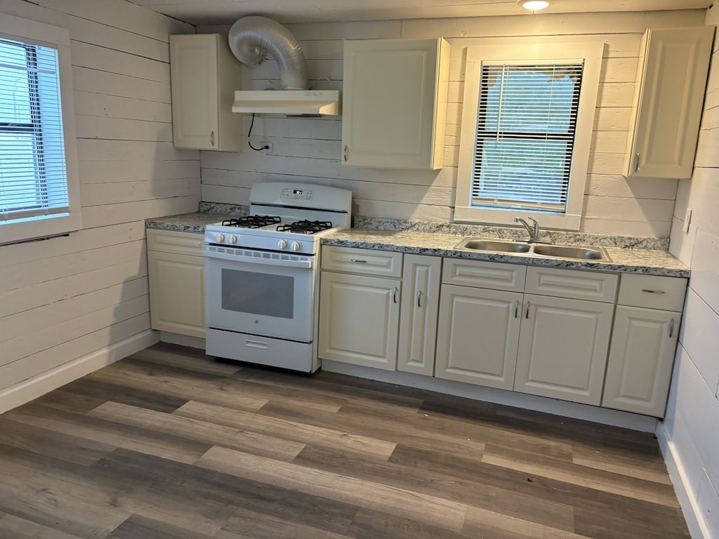 3709 N State Highway 91, Denison, TX 75020 - kitchen featuring under cabinet range hood, white cabinets, white range with gas stovetop, and a sink