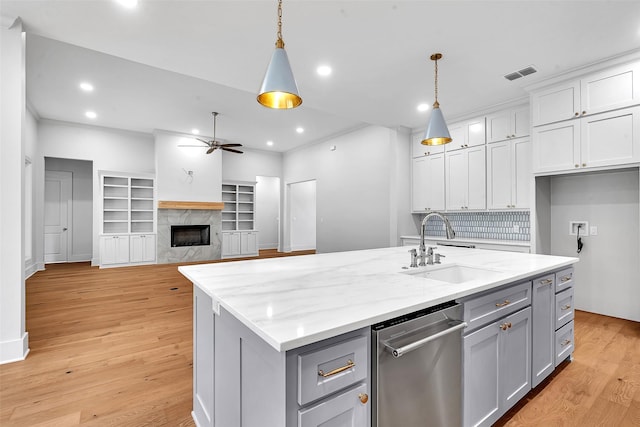 kitchen featuring visible vents, pendant lighting, ceiling fan, a sink, and gray cabinetry