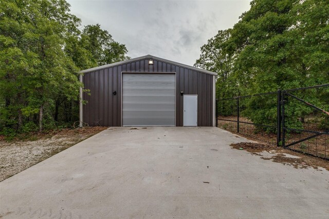 580 Leatherwood Ln, Poolville, TX 76487 - detached garage featuring fence and driveway