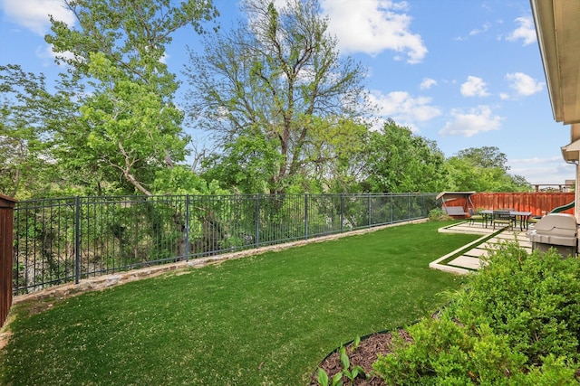 view of yard featuring a fenced backyard